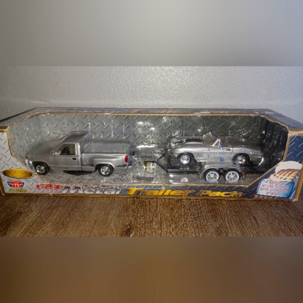 Rare Motor Max 1:24 Scale Diecast Metal Trailer Pack - Collector's Edition!